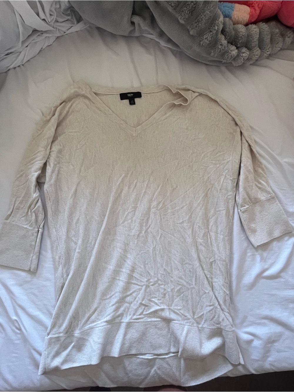 Mossimo Supply Co. Cream V-Neck Lightweight Sweater